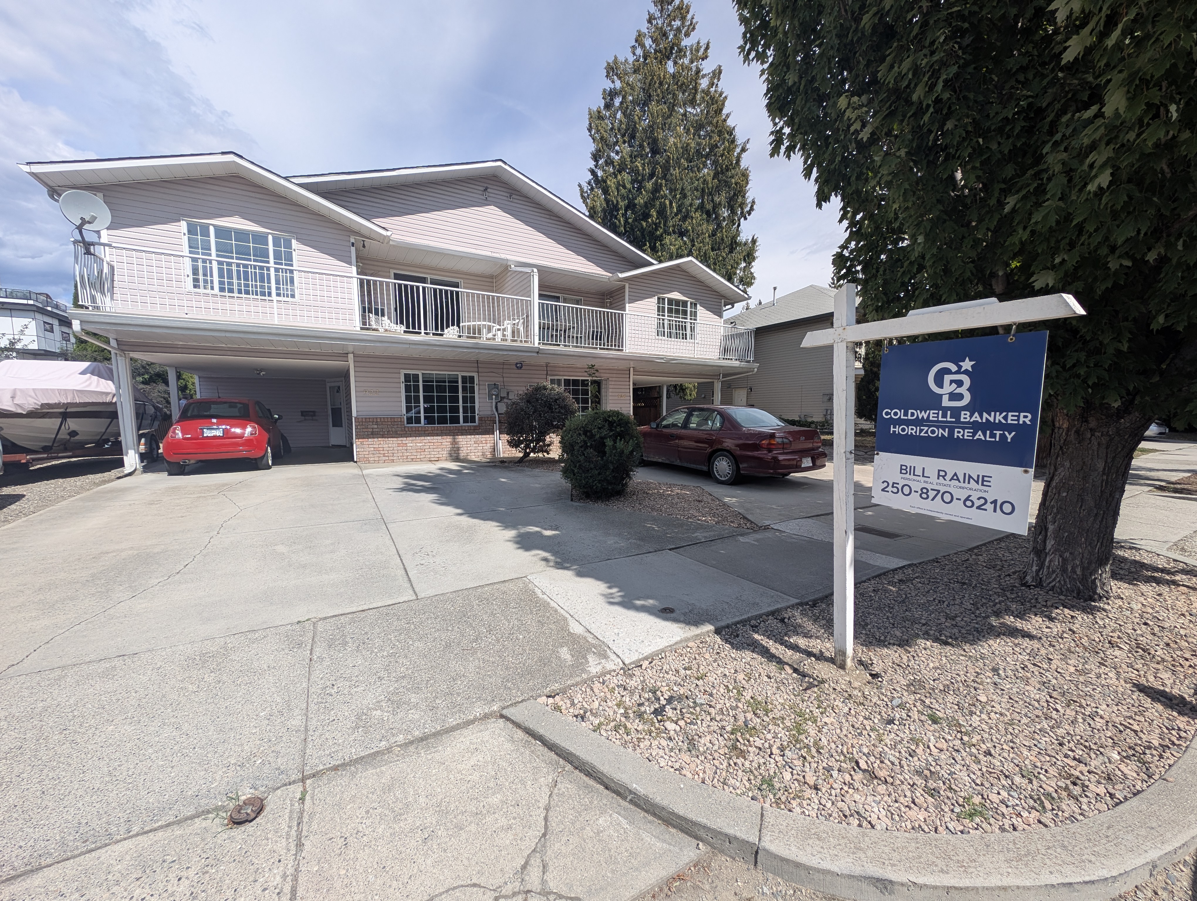 Realtor for sale sign installation in Oxford County